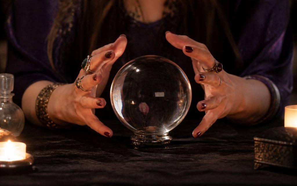 Boules de cristal gratuit : comment les utiliser pour une séance de voyance fiable
