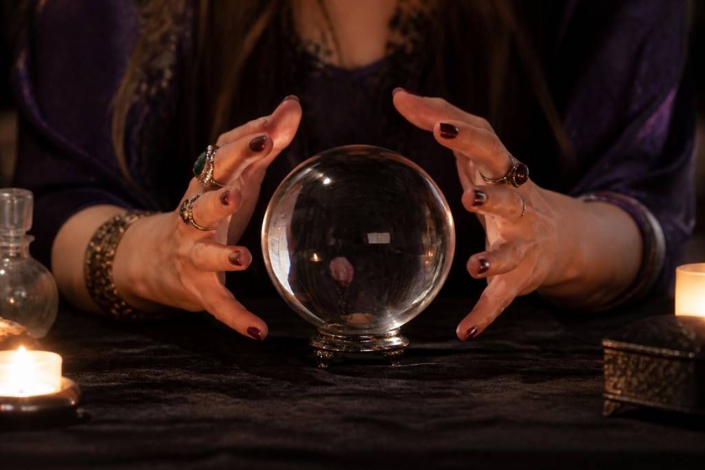 Boules de cristal gratuit : comment les utiliser pour une séance de voyance fiable