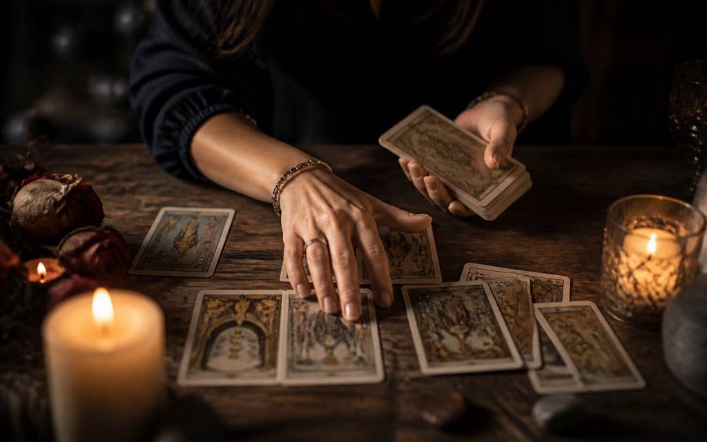 7tarot : interpréter les cartes pour éclairer votre avenir amoureux