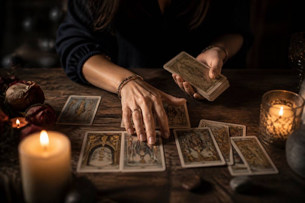 7tarot : interpréter les cartes pour éclairer votre avenir amoureux